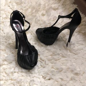 Black peep toes platform heels